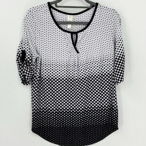 Per‎ Seption,  black/ white women's top medium.  Short sleeves..  m polka-dot.